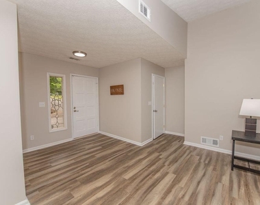 180 Crabtree Drive W - Photo Thumbnail 3