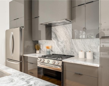 1007 Manigault Street Se - Photo Thumbnail 8