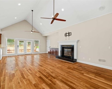 603 Fairway Court - Photo Thumbnail 5