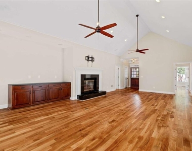 603 Fairway Court - Photo Thumbnail 6