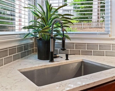 603 Fairway Court - Photo Thumbnail 11