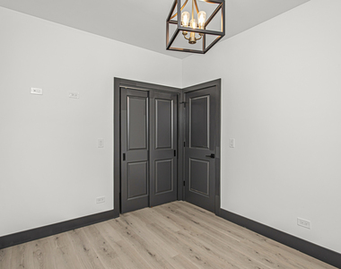 6500 S Ingleside Avenue - Photo Thumbnail 11