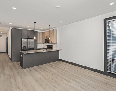 6500 S Ingleside Avenue - Photo Thumbnail 2