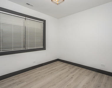6500 S Ingleside Avenue - Photo Thumbnail 8