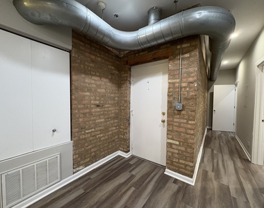 1649 W Pratt Boulevard - Photo Thumbnail 5