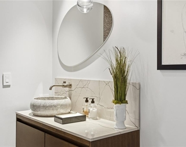 905 Juniper Street Ne - Photo Thumbnail 31