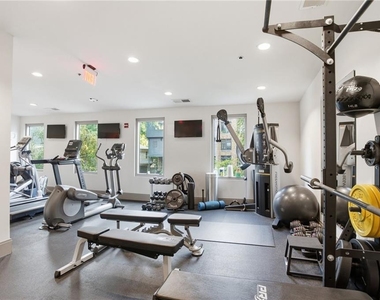 905 Juniper Street Ne - Photo Thumbnail 42