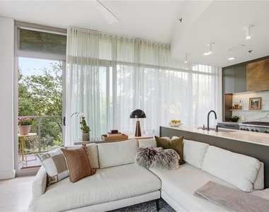 905 Juniper Street Ne - Photo Thumbnail 13