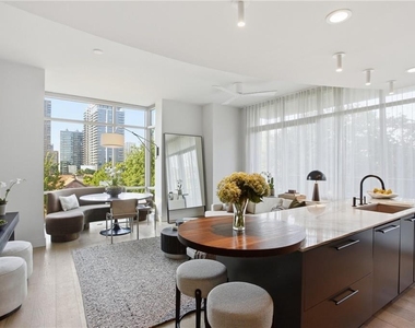 905 Juniper Street Ne - Photo Thumbnail 2