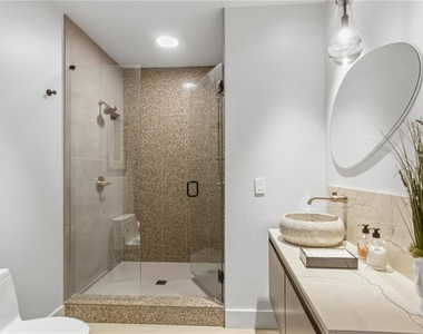 905 Juniper Street Ne - Photo Thumbnail 30