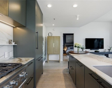 905 Juniper Street Ne - Photo Thumbnail 6