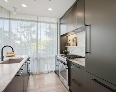 905 Juniper Street Ne - Photo Thumbnail 5