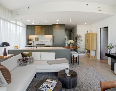 905 Juniper Street Ne - Photo Thumbnail 3