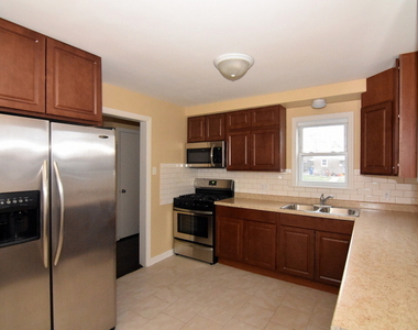 2710 Reuter Street - Photo Thumbnail 3