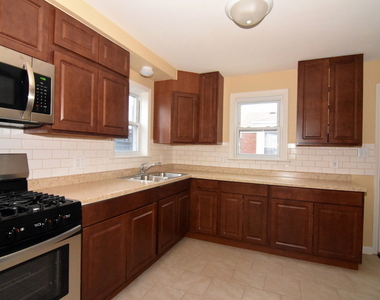 2710 Reuter Street - Photo Thumbnail 1