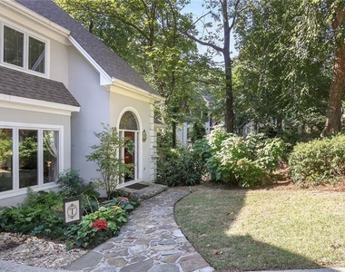 930 Manchester Place - Photo Thumbnail 1