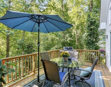 930 Manchester Place - Photo Thumbnail 18