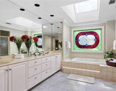 930 Manchester Place - Photo Thumbnail 23