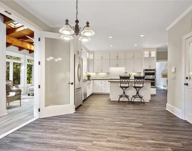 930 Manchester Place - Photo Thumbnail 15