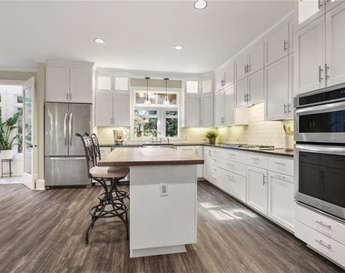 930 Manchester Place - Photo Thumbnail 10