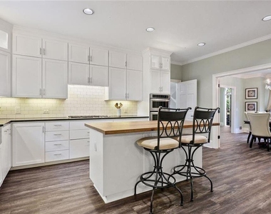 930 Manchester Place - Photo Thumbnail 11