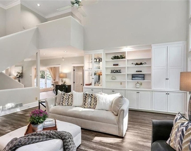 930 Manchester Place - Photo Thumbnail 8