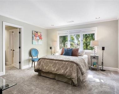 930 Manchester Place - Photo Thumbnail 24