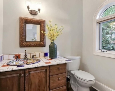 930 Manchester Place - Photo Thumbnail 20