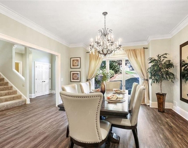 930 Manchester Place - Photo Thumbnail 4