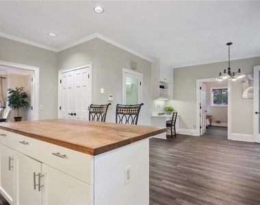 930 Manchester Place - Photo Thumbnail 12