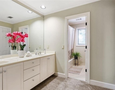 930 Manchester Place - Photo Thumbnail 25