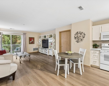 605 Barrington Avenue - Photo Thumbnail 5