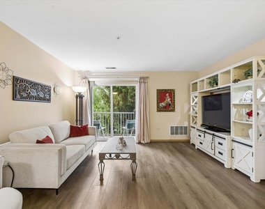 605 Barrington Avenue - Photo Thumbnail 2