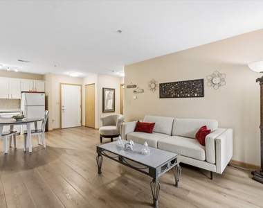 605 Barrington Avenue - Photo Thumbnail 4