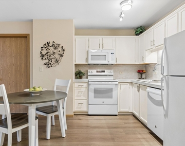 605 Barrington Avenue - Photo Thumbnail 6