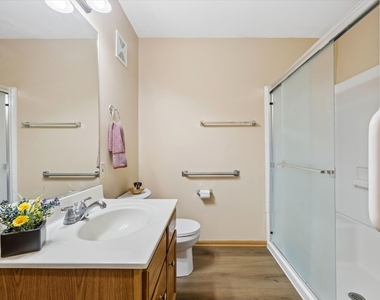 605 Barrington Avenue - Photo Thumbnail 13
