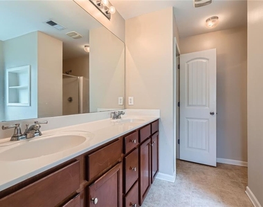 1071 Mcduffie Circle - Photo Thumbnail 6
