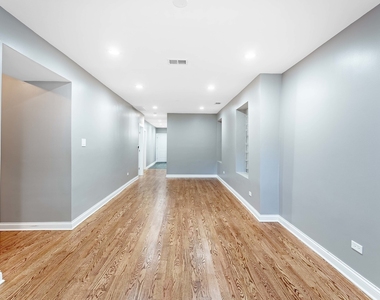 555 N Lawler Avenue - Photo Thumbnail 8