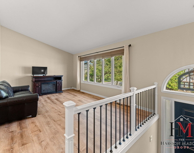 9241 Windsor Parkway - Photo Thumbnail 2