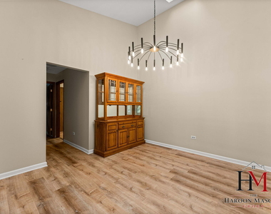 9241 Windsor Parkway - Photo Thumbnail 6