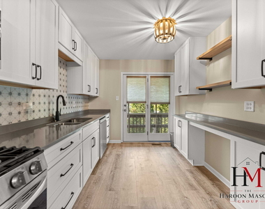 9241 Windsor Parkway - Photo Thumbnail 8