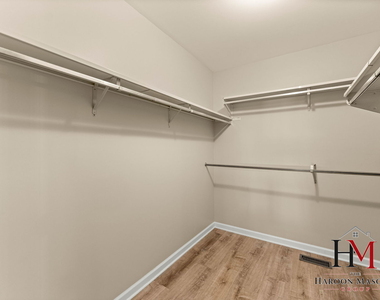 9241 Windsor Parkway - Photo Thumbnail 14