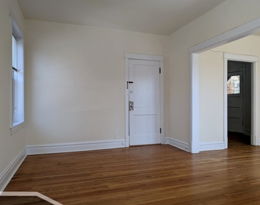 2915 W George Street - Photo Thumbnail 2