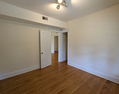 2526 N Kedzie Avenue - Photo Thumbnail 4