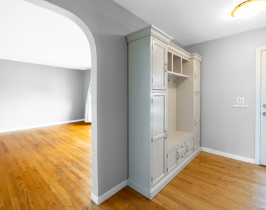 2122 Kensington Drive - Photo Thumbnail 10
