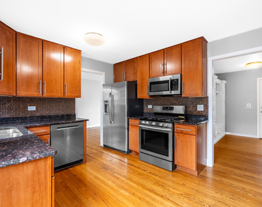 2122 Kensington Drive - Photo Thumbnail 8
