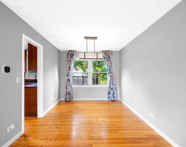 2122 Kensington Drive - Photo Thumbnail 6