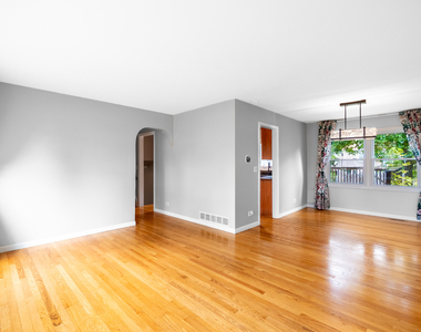 2122 Kensington Drive - Photo Thumbnail 4