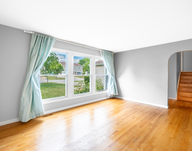2122 Kensington Drive - Photo Thumbnail 2