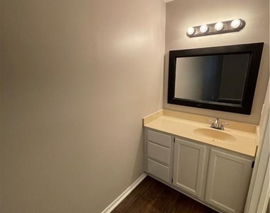 423 Warm Springs Circle - Photo Thumbnail 19